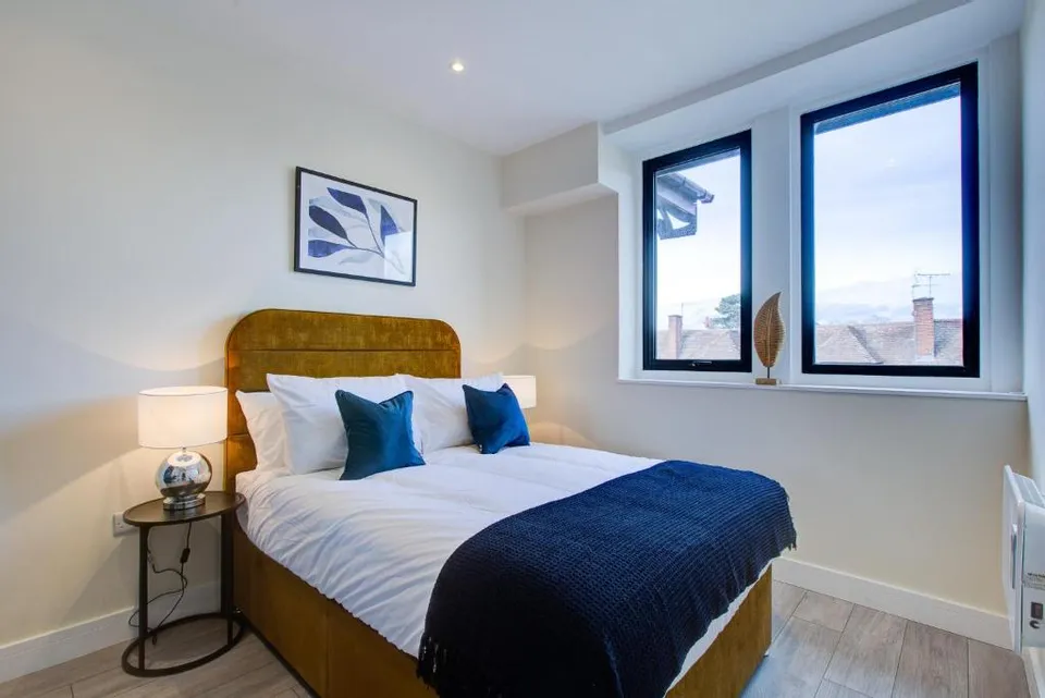 Flat Ewell Road in Greater London
