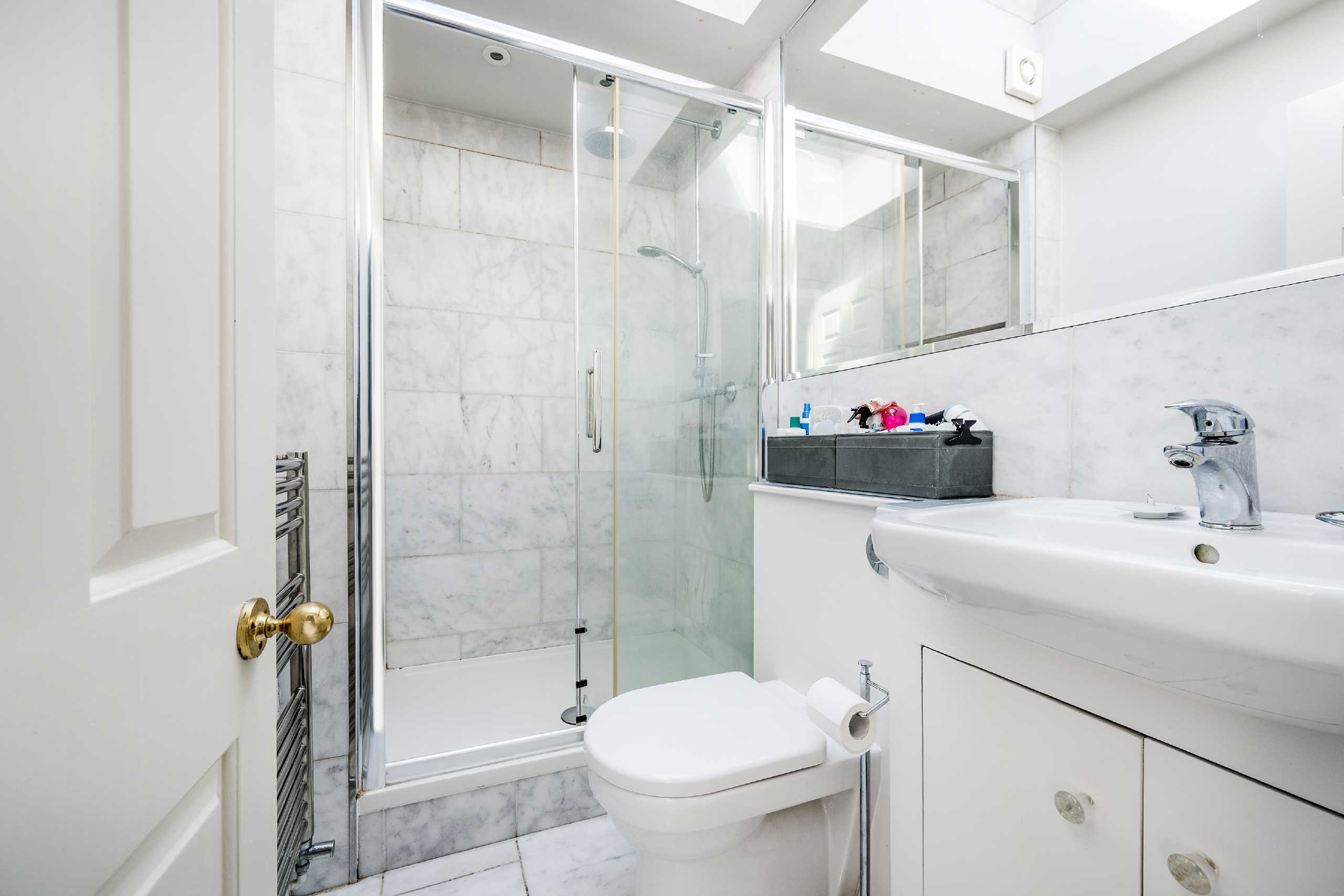 Room Saint Maur Road in Greater London