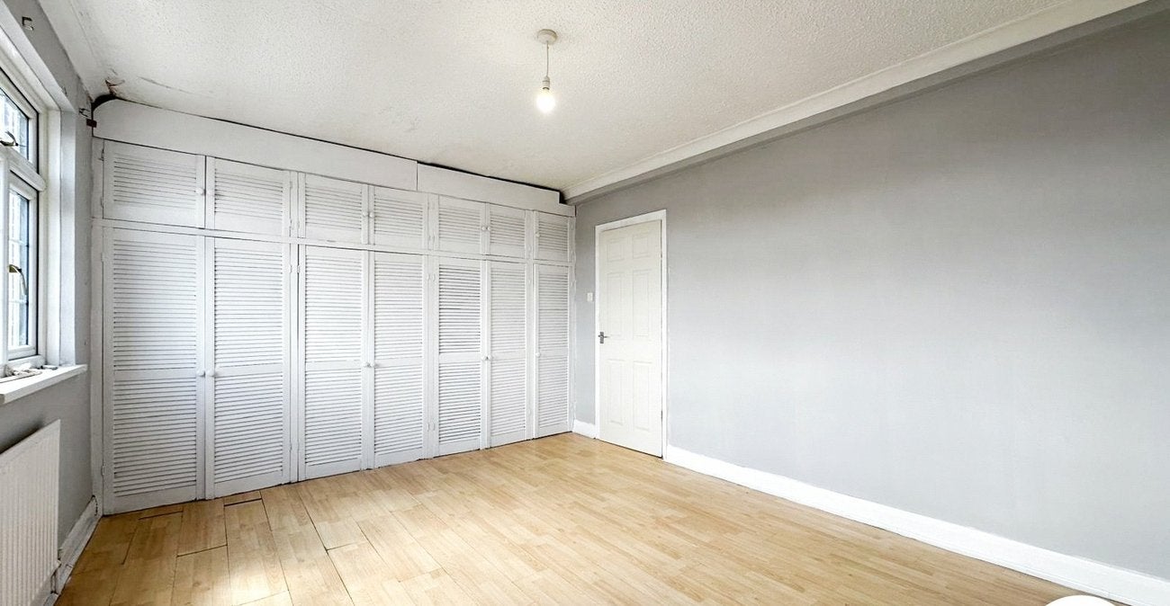 Flat Bellegrove Road in Greater London