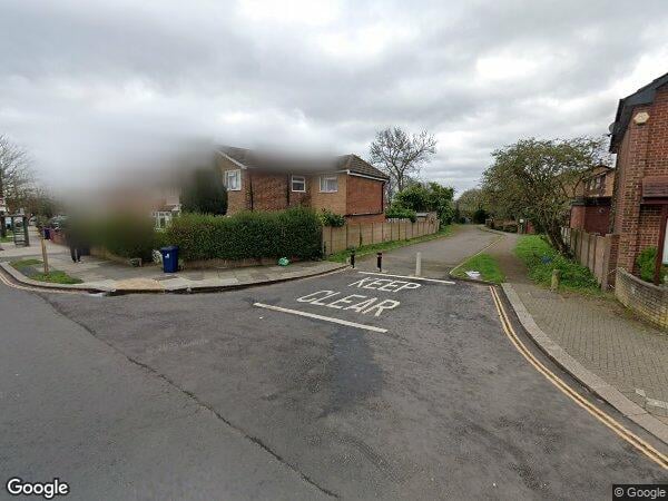 Flat Bilton Road in Greater London