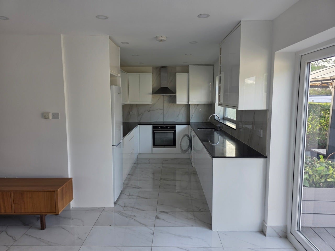 Flat Bilton Road in Greater London