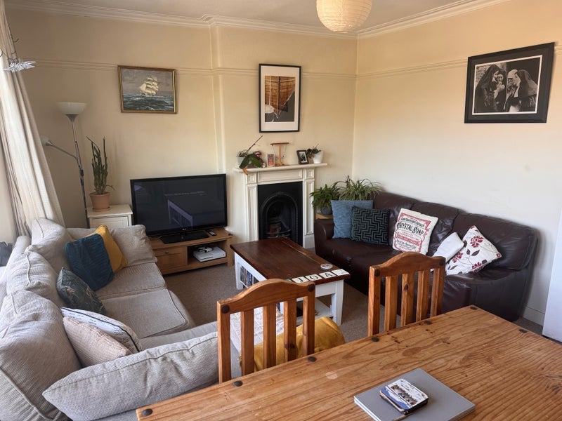 Flat Apsley Road in Bristol