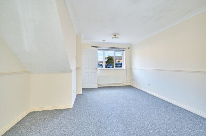 House Thomson Close in Rugby