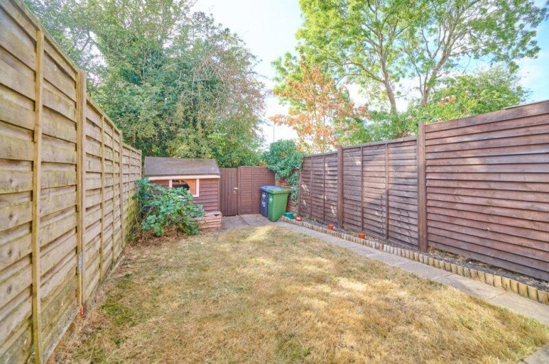 House Thomson Close in Rugby