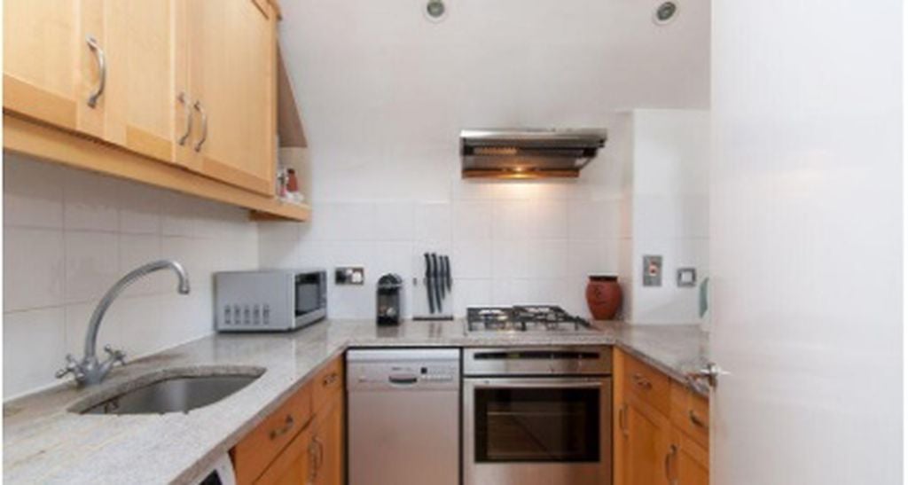 Flat Greencroft Gardens in Greater London