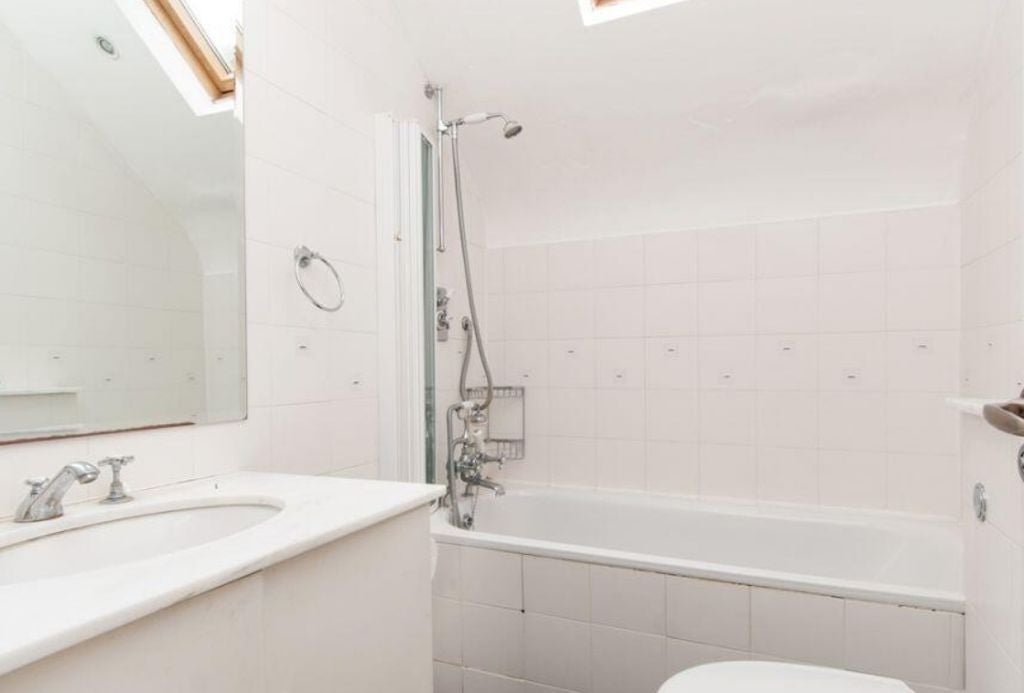 Flat Greencroft Gardens in Greater London