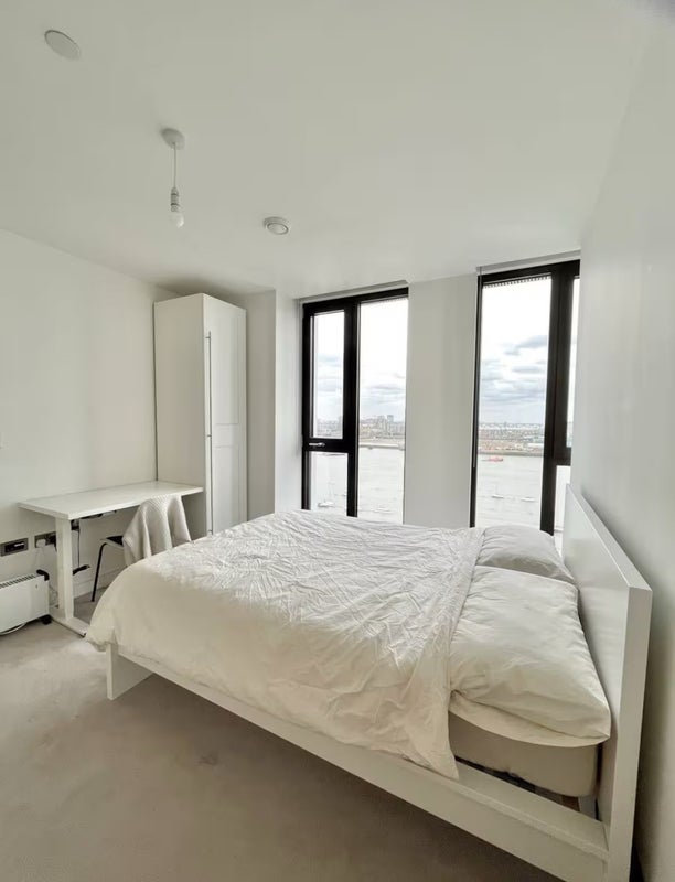 Room Chandlers Avenue in Greater London