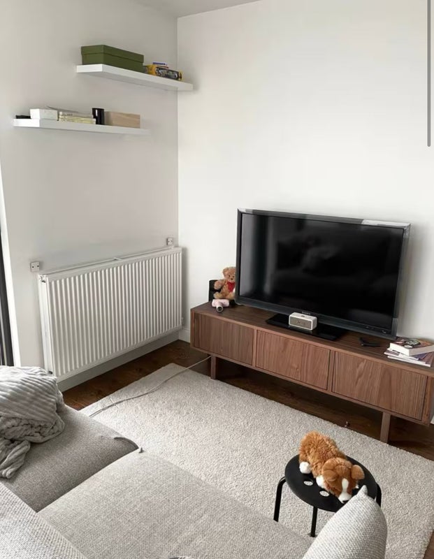 Room Chandlers Avenue in Greater London