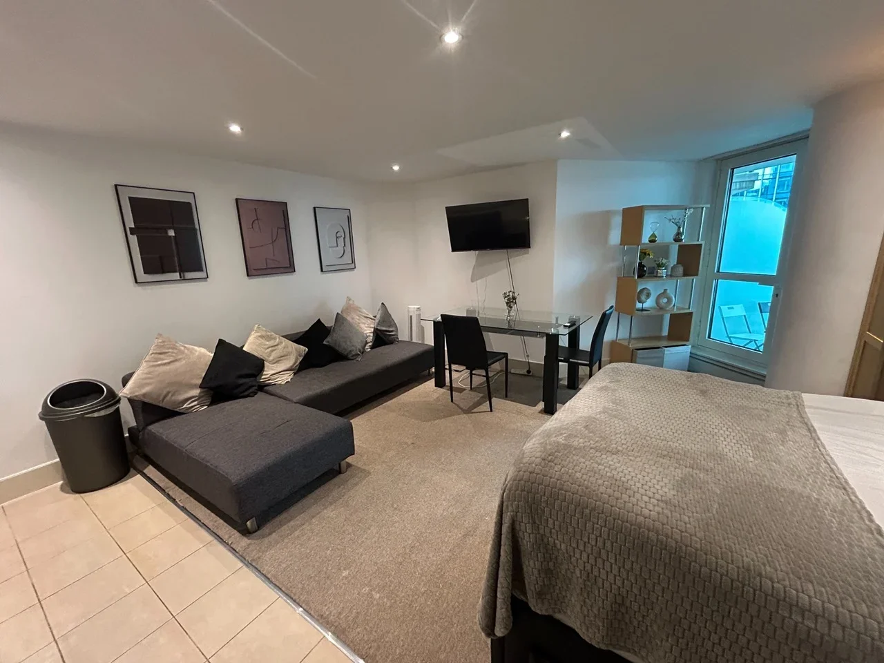 Flat Nine Elms Lane in Greater London