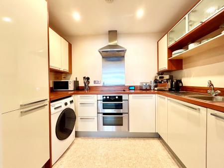 Flat Jessop Avenue in Cheltenham