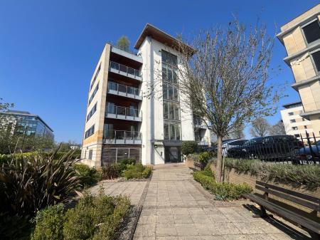 Flat Jessop Avenue in Cheltenham