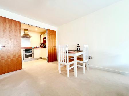 Flat Jessop Avenue in Cheltenham
