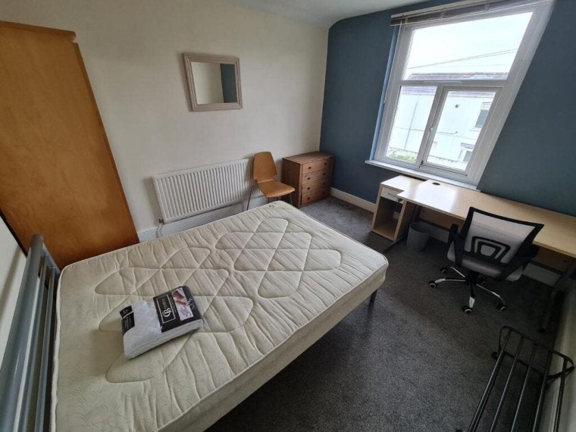 Flat Gwydr Crescent in Swansea