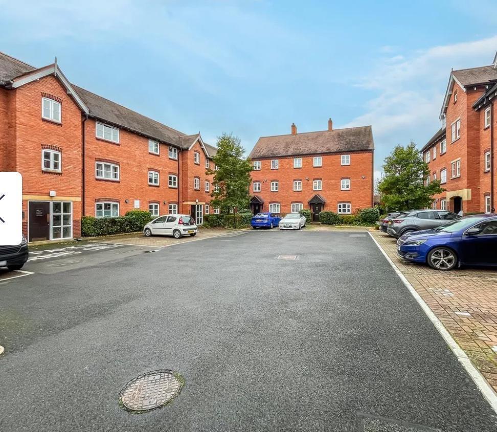 Flat Bowling Green Street in Warwick