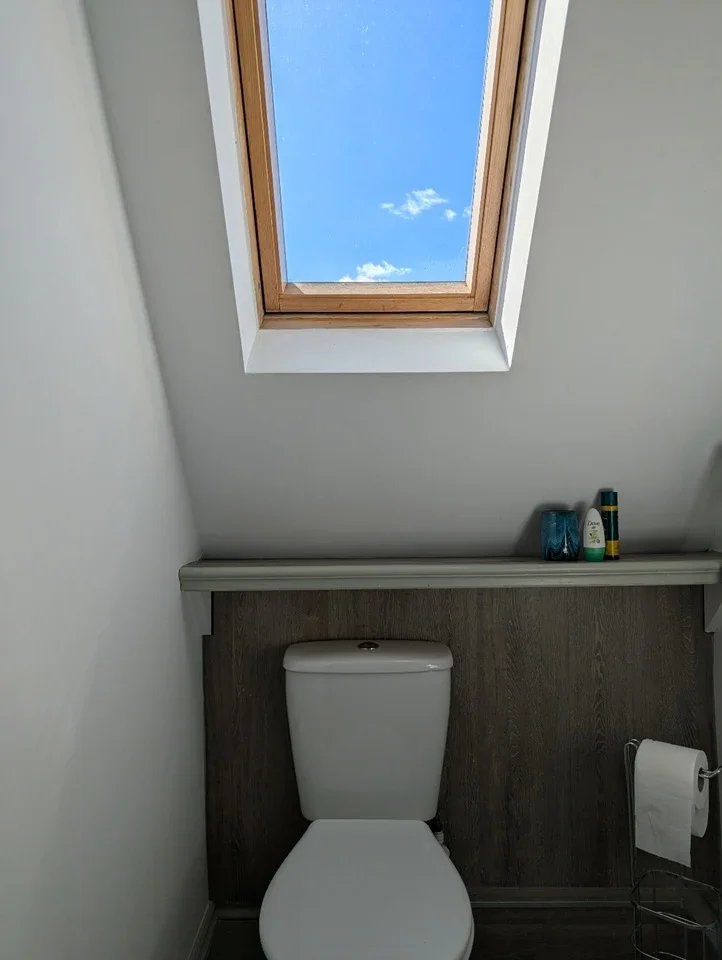 Room Crescent Road in Mid Sussex