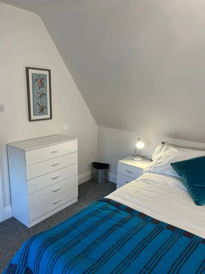 Room Crescent Road in Mid Sussex