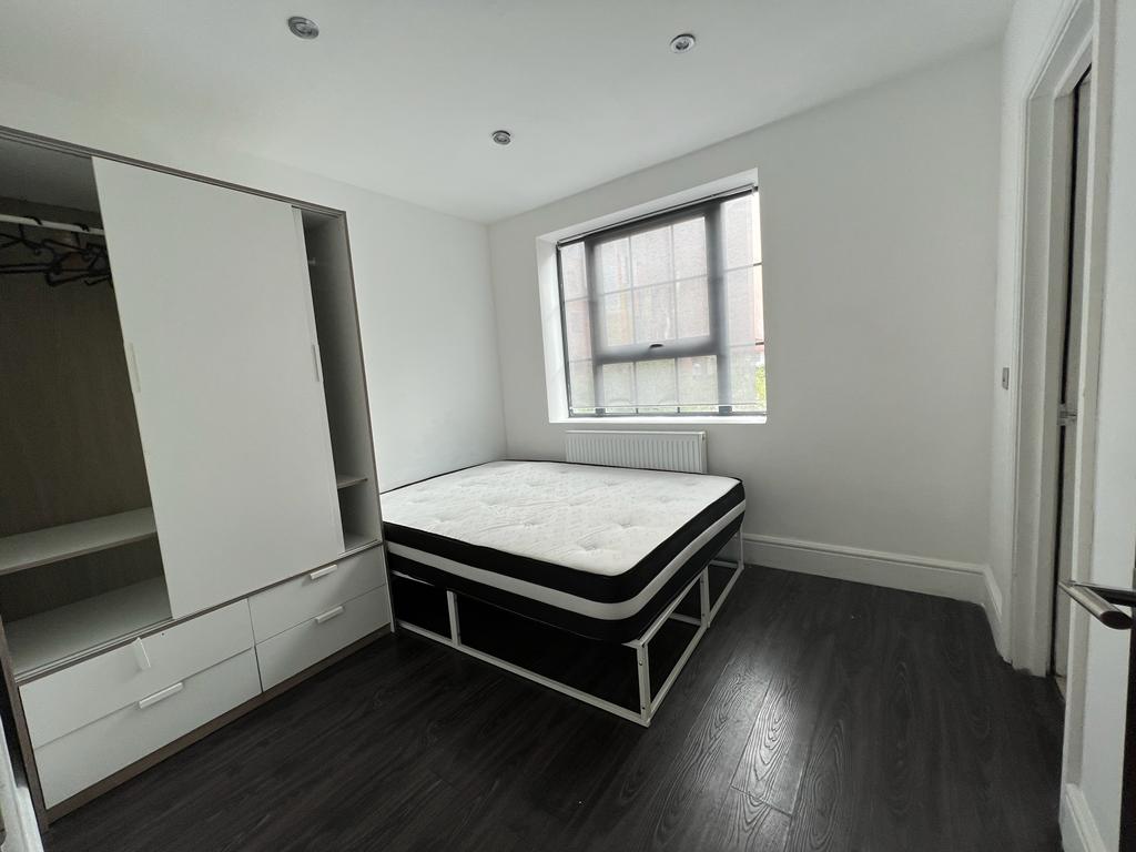 Flat Sutherland Road in Greater London