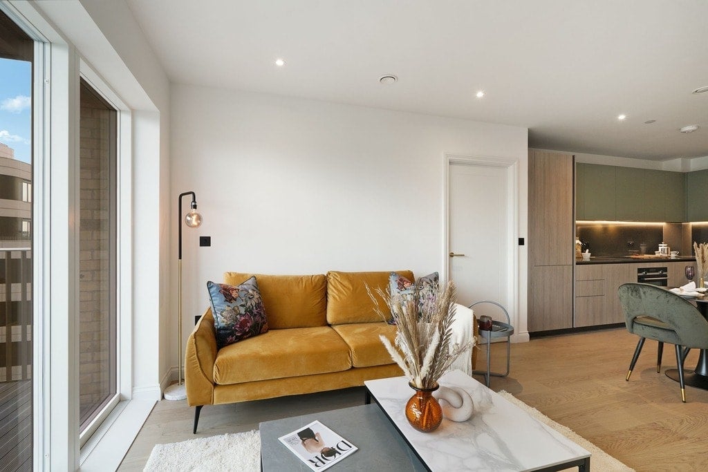Flat Potters Road in Greater London