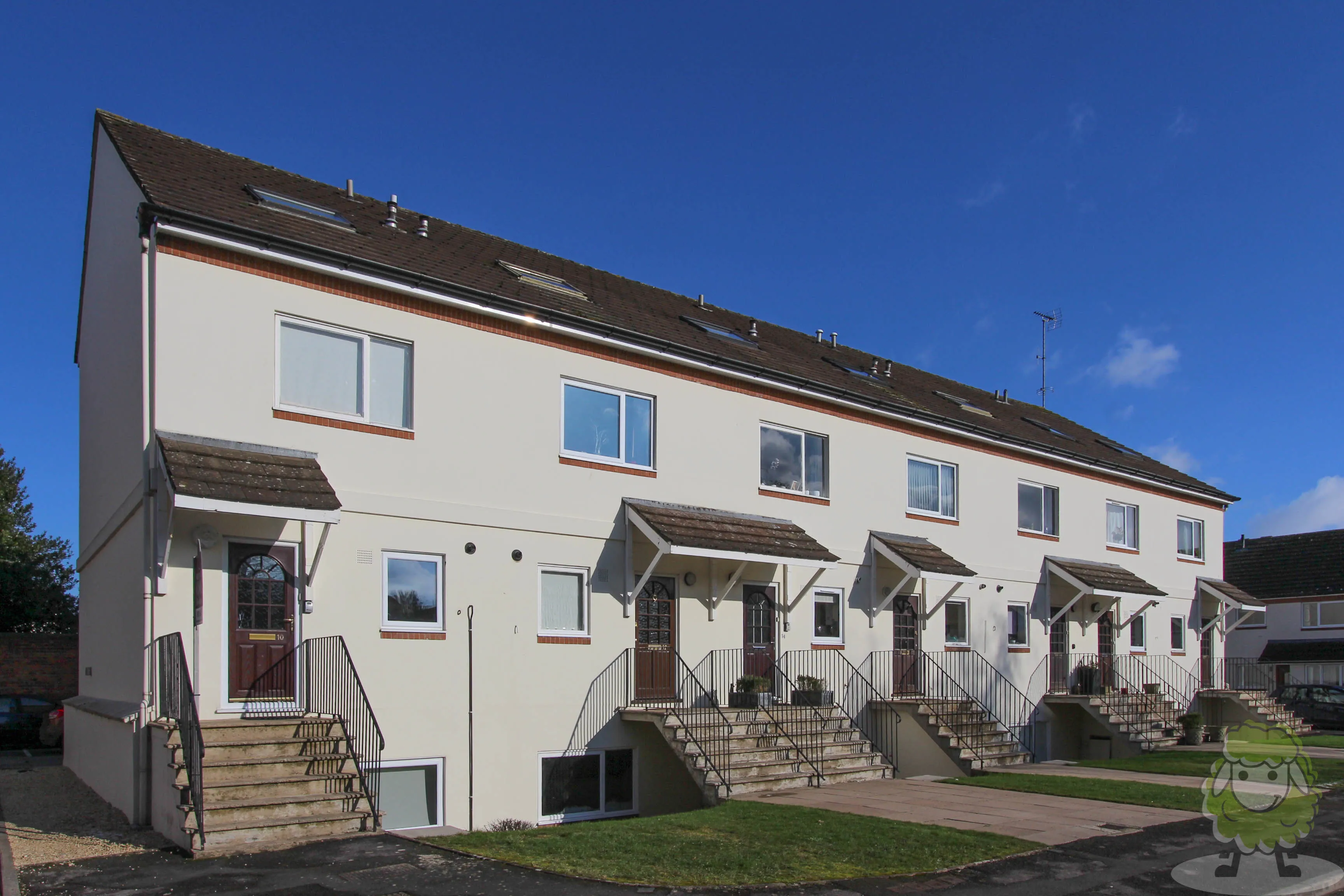 Flat Cedar Court Road in Cheltenham