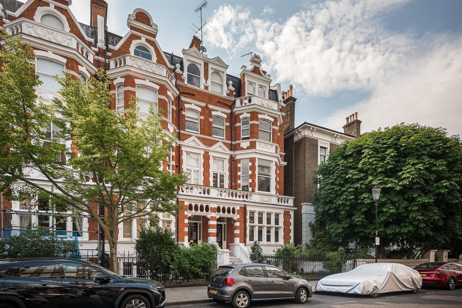 Flat Bolton Gardens in Greater London