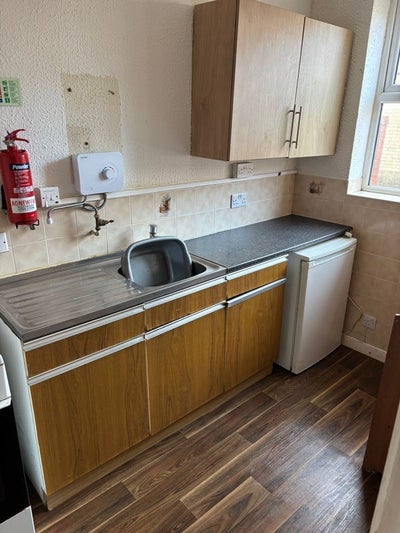 Room Clevedon Road in Blackpool