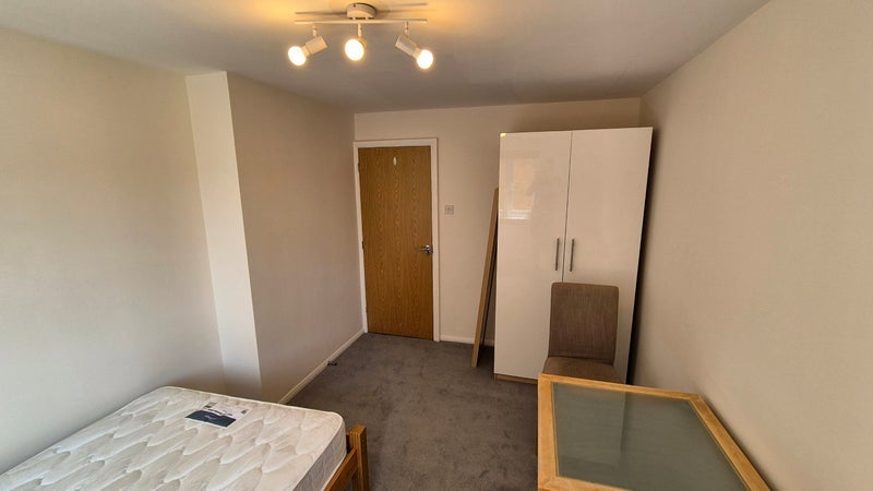 Room Myers Lane in Greater London