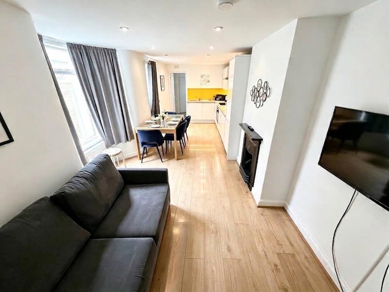 Flat Lynton Road in Greater London