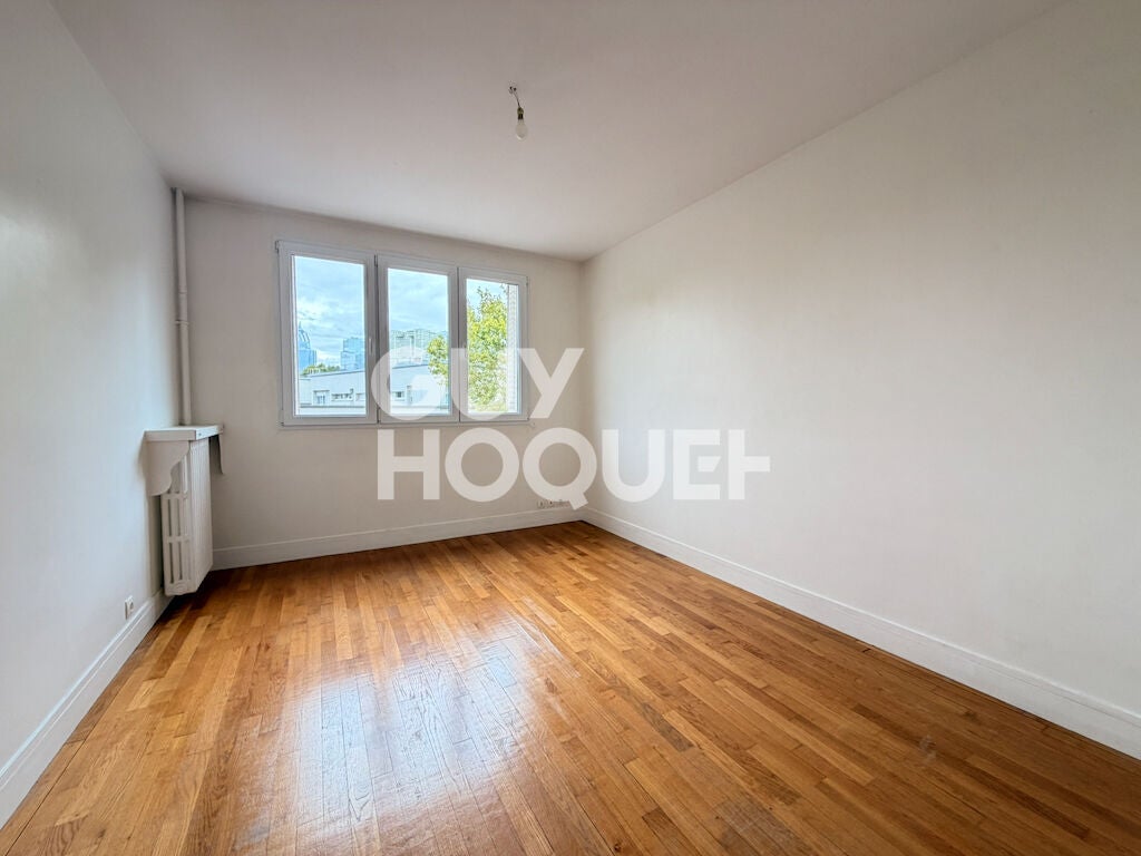 Flat Avenue Marceau in Courbevoie
