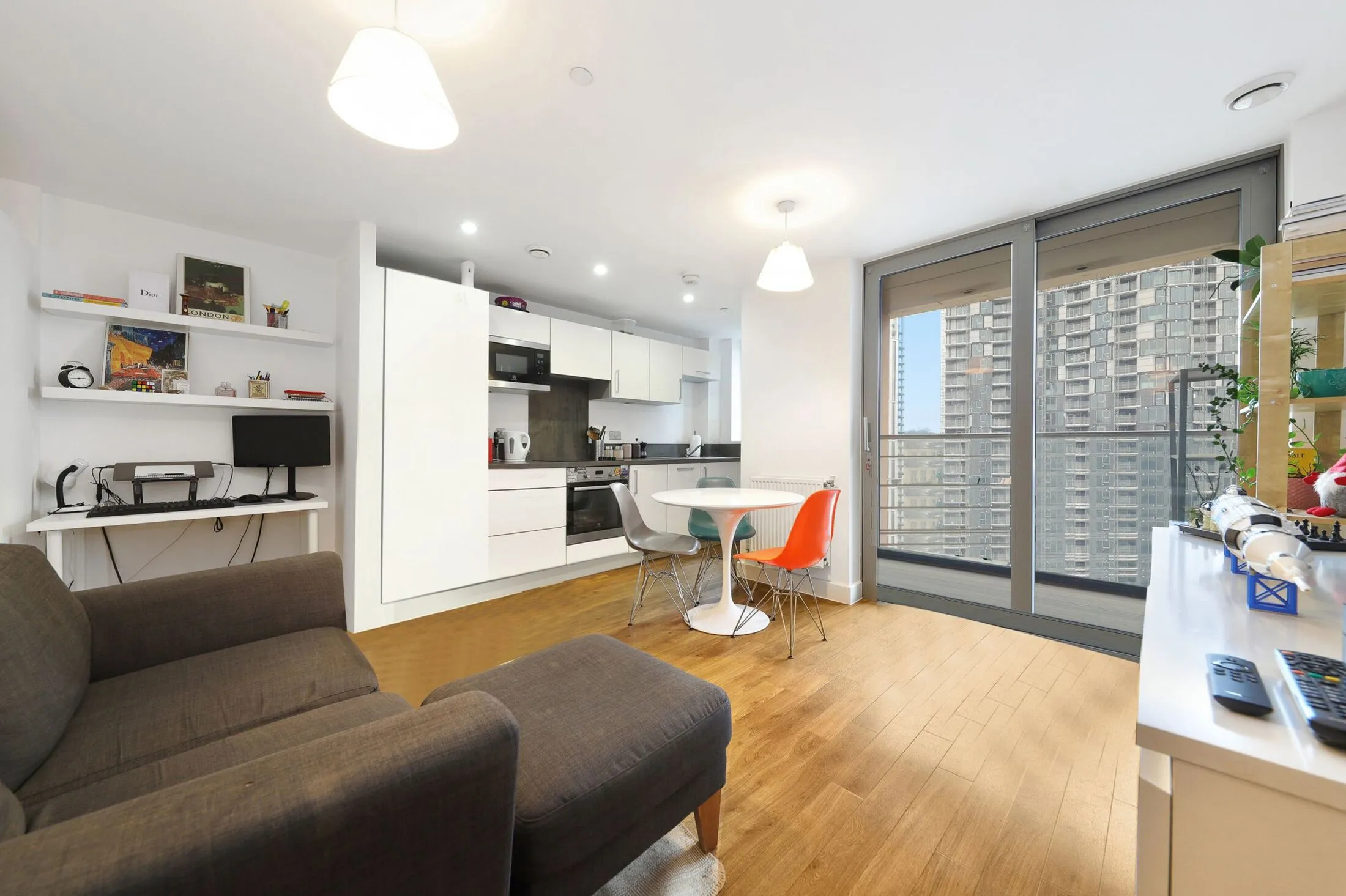 Flat Cornmill Lane in Greater London