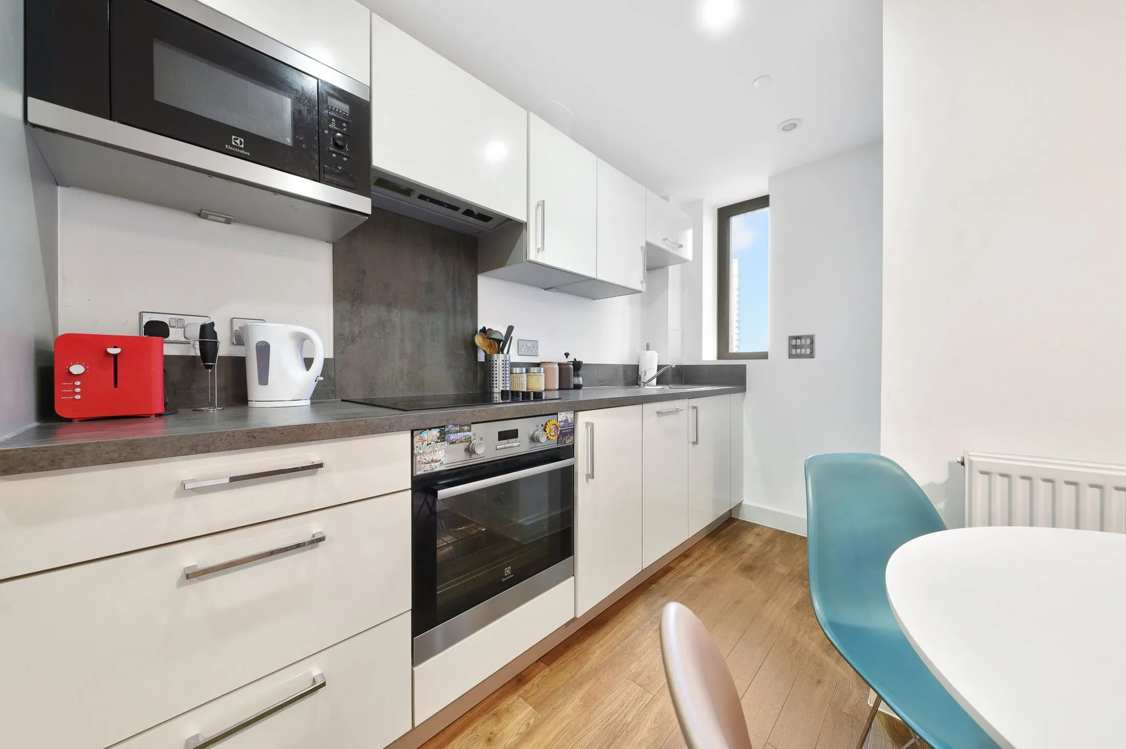 Flat Cornmill Lane in Greater London