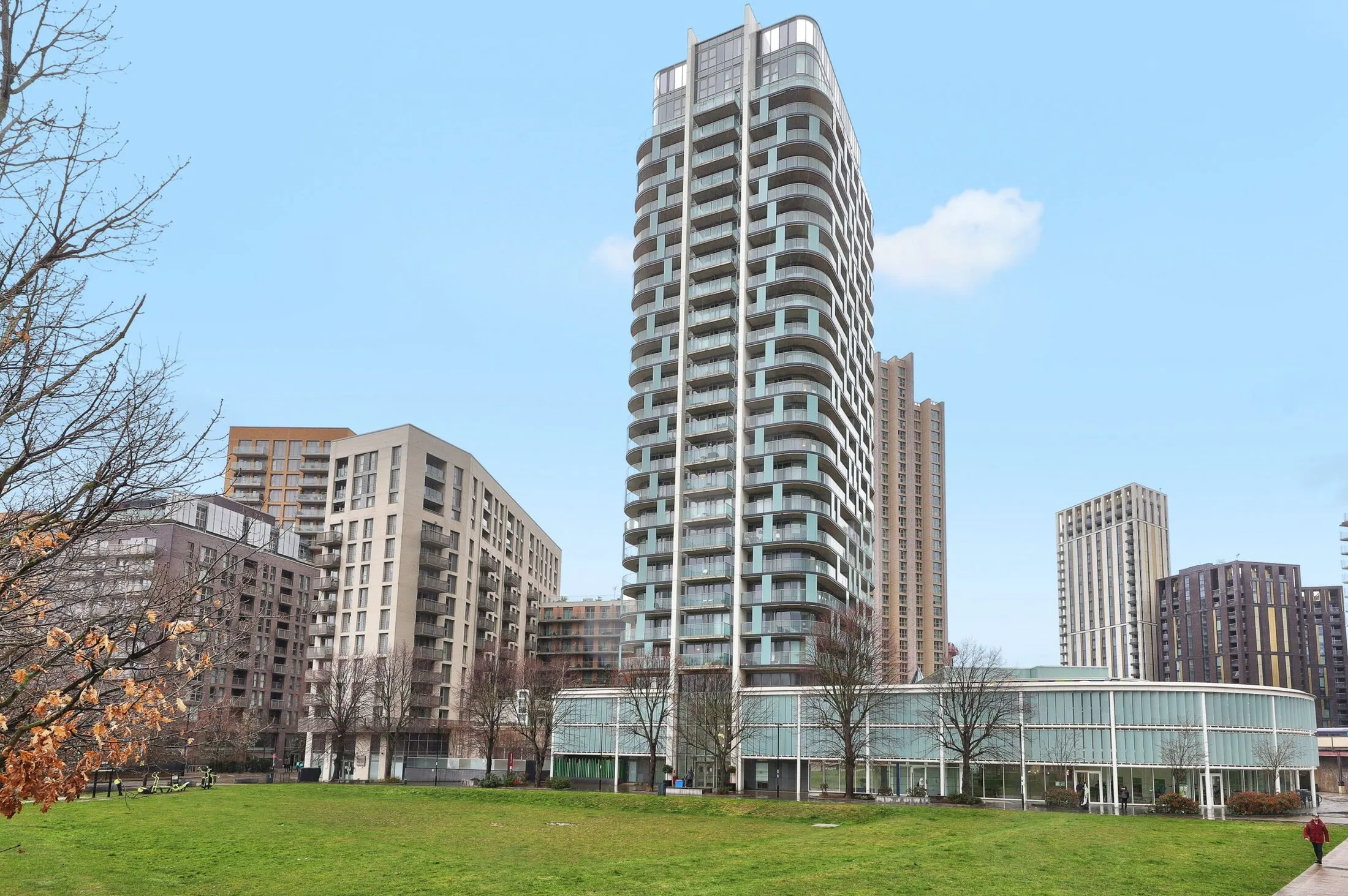 Flat Cornmill Lane in Greater London