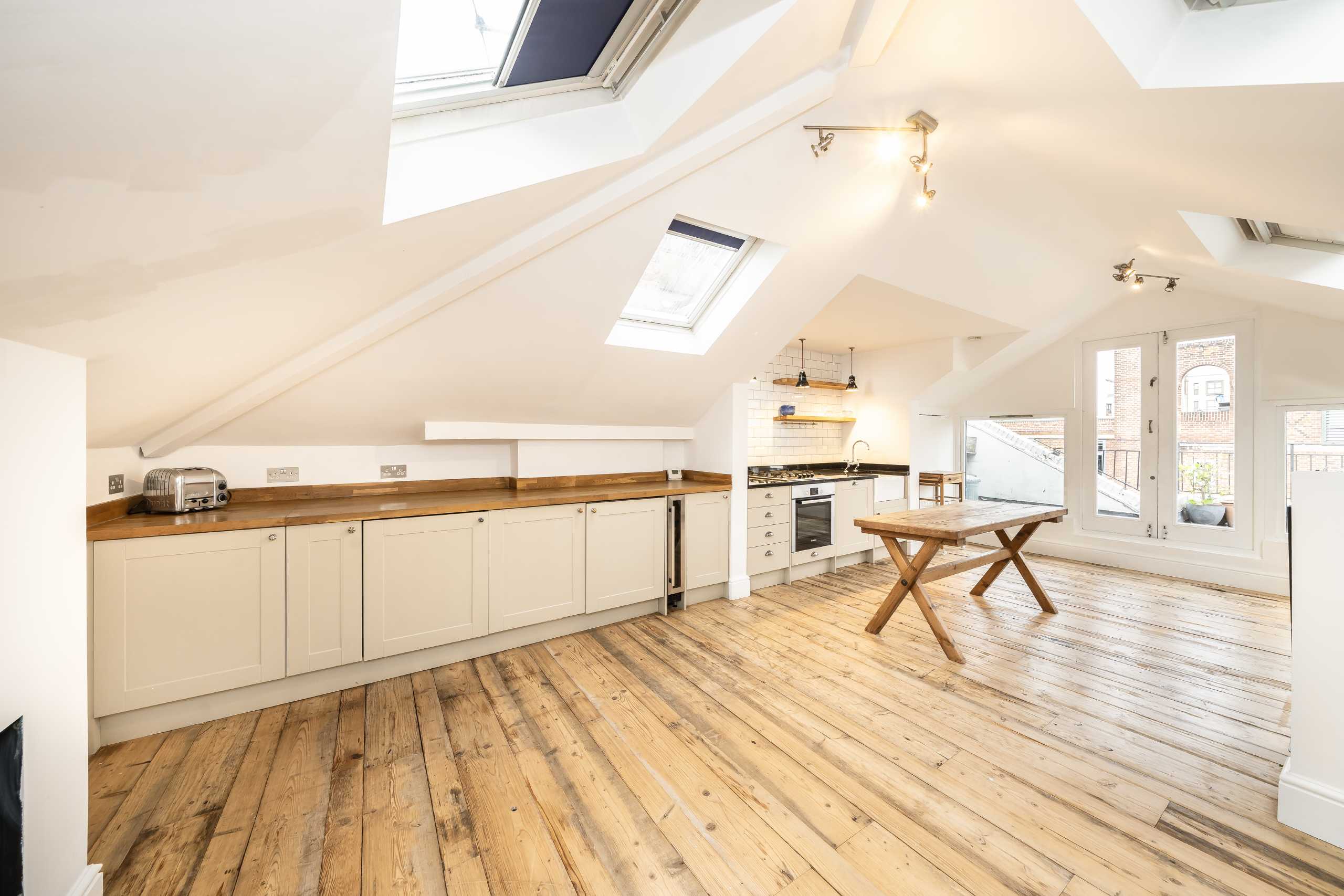 Flat Golborne Road in Greater London