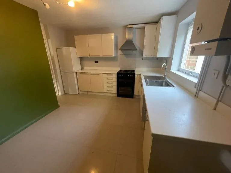 House Aplin Way in Greater London