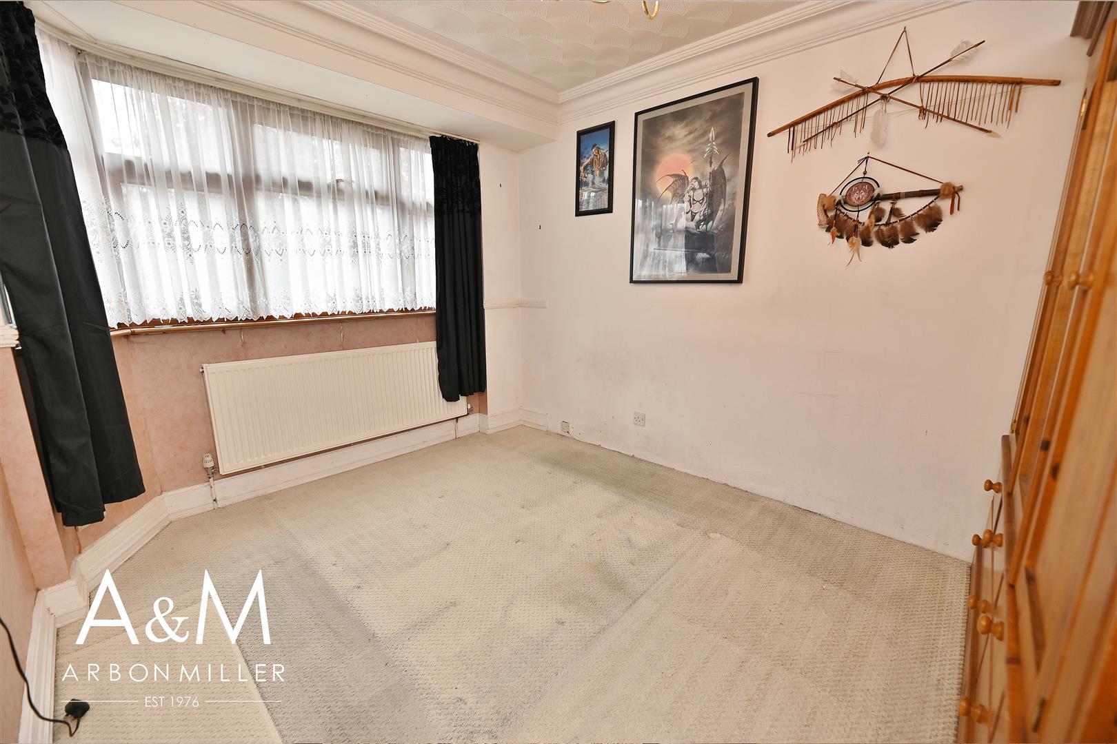 Room Maypole Crescent in Greater London