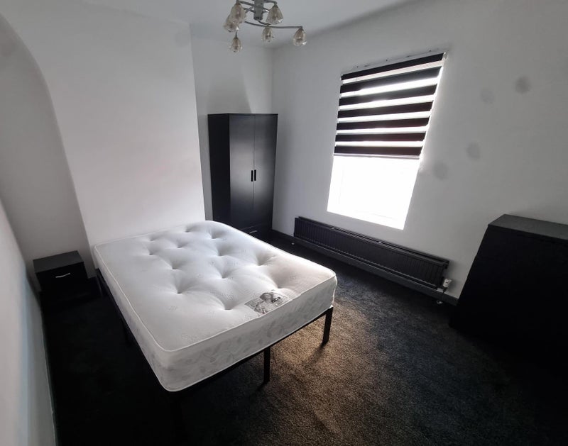 Room Espin Street in Liverpool