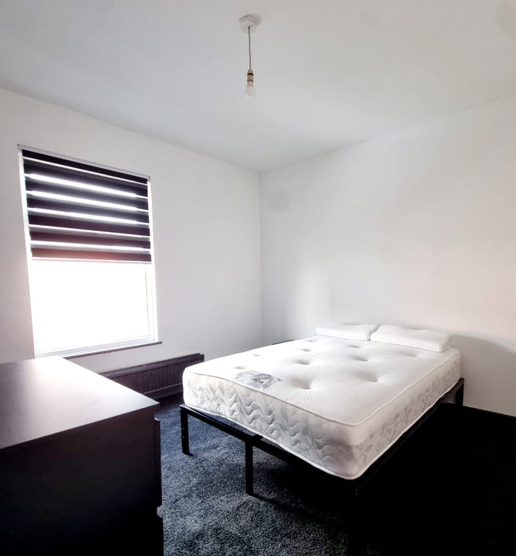 Room Espin Street in Liverpool