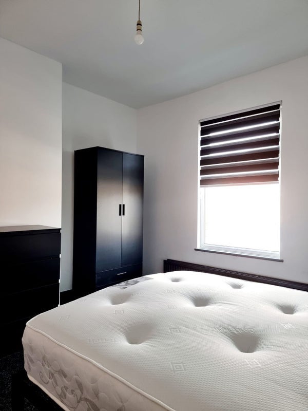 Room Espin Street in Liverpool