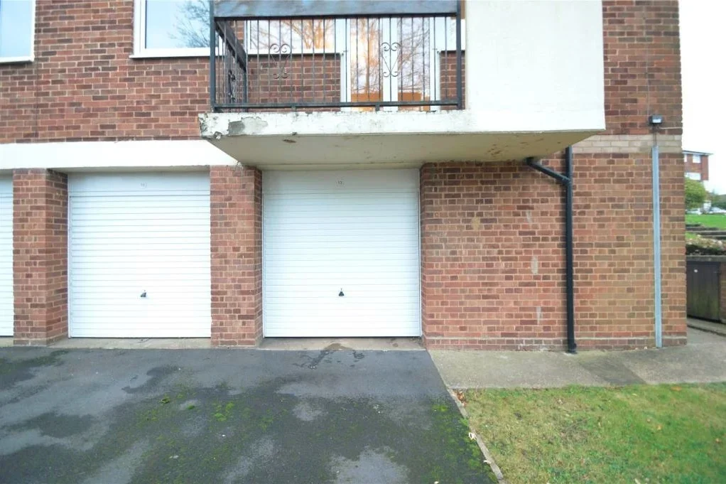 Flat Denham Close in Maidenhead