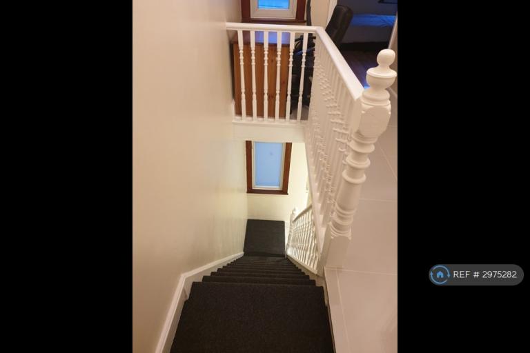 Room Sandringham Road in Watford