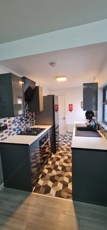 Room Alverstone Road in Coventry