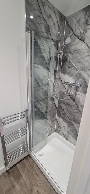 Room Alverstone Road in Coventry
