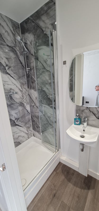 Room Alverstone Road in Coventry