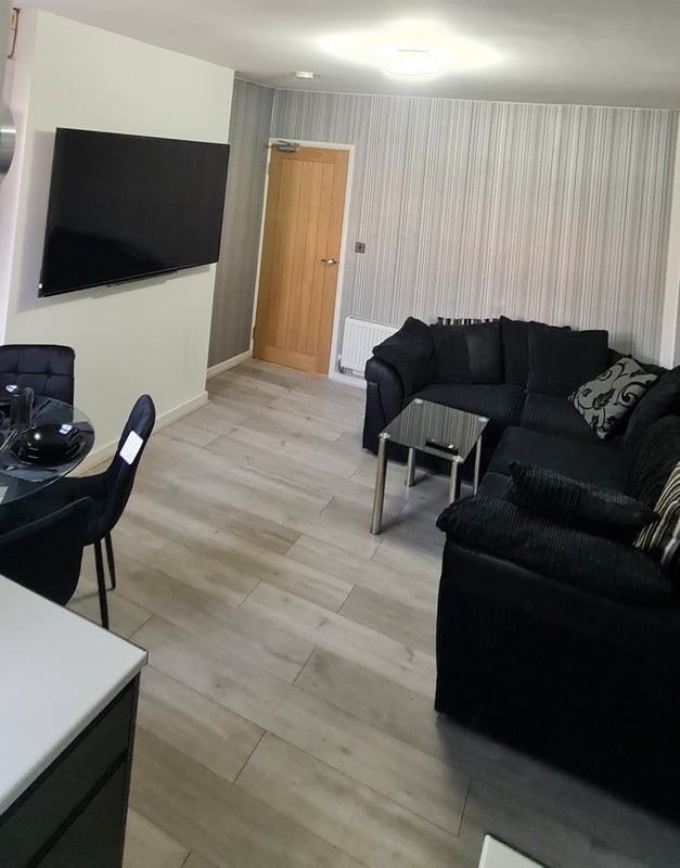 Room Alverstone Road in Coventry