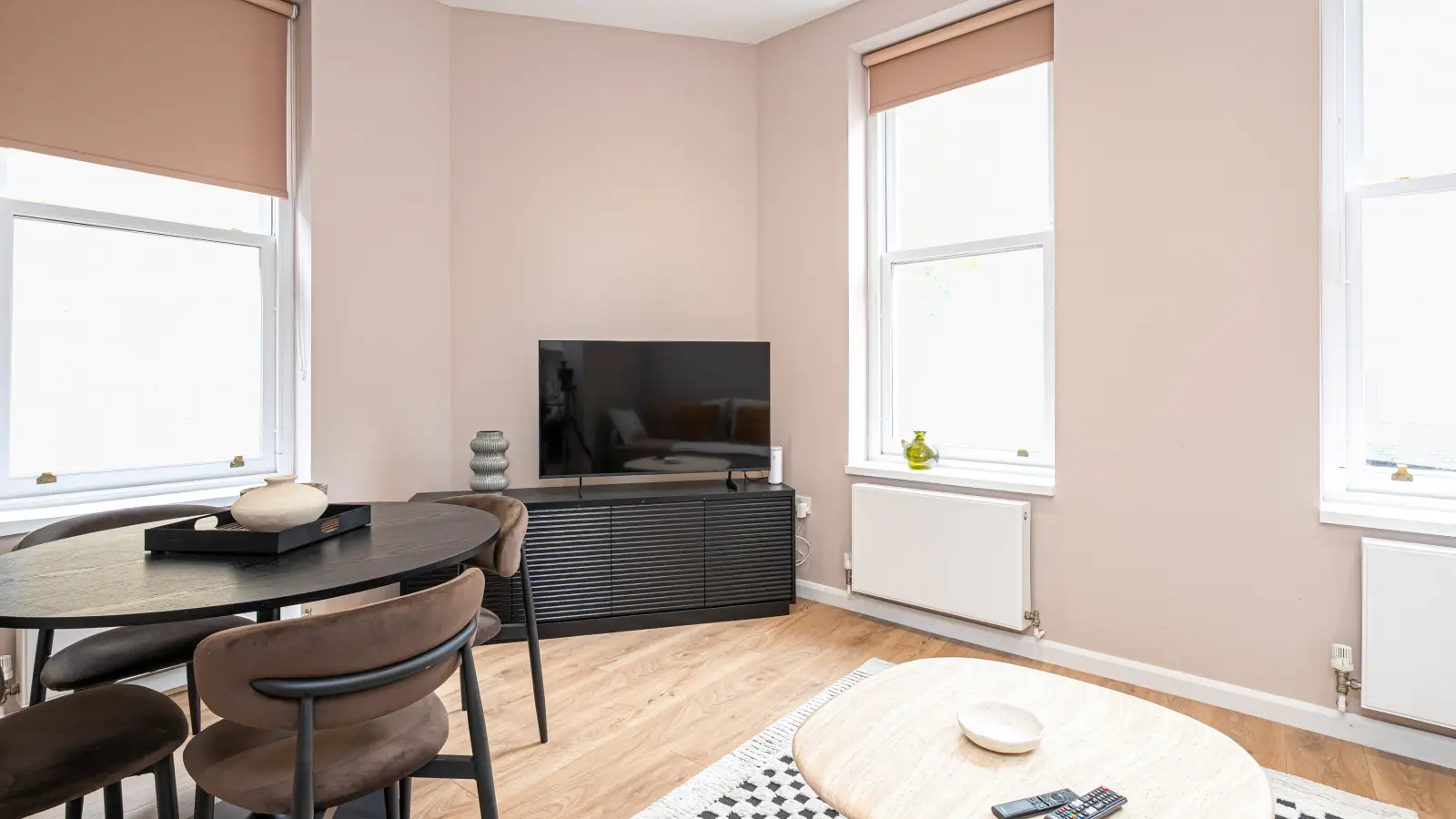 Flat Holyrood Street in Greater London