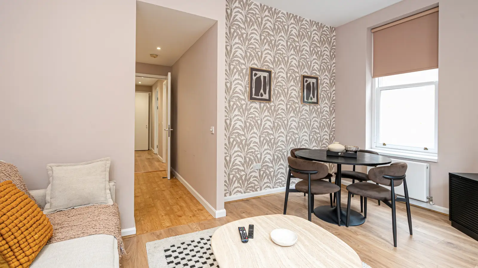 Flat Holyrood Street in Greater London