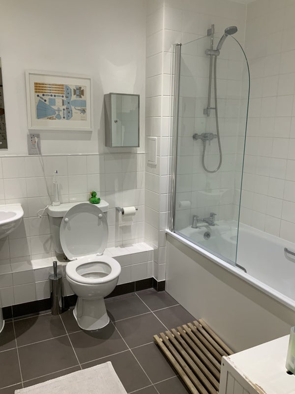 Room New North Road in Greater London