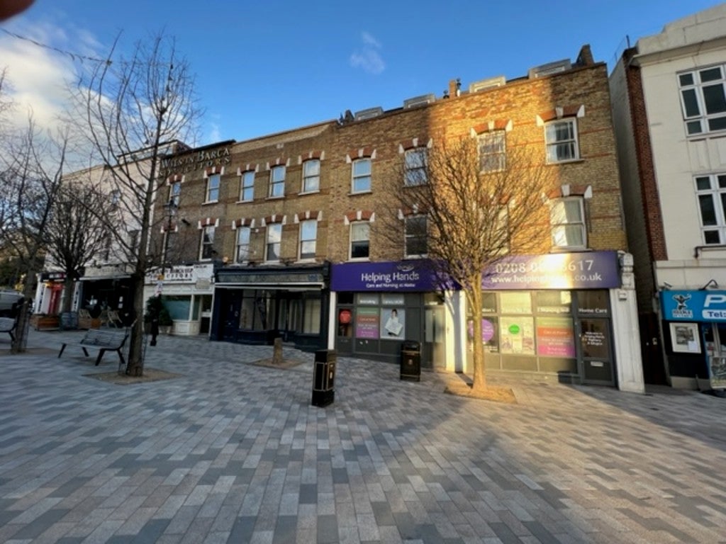 Flat Navigator Square in Greater London