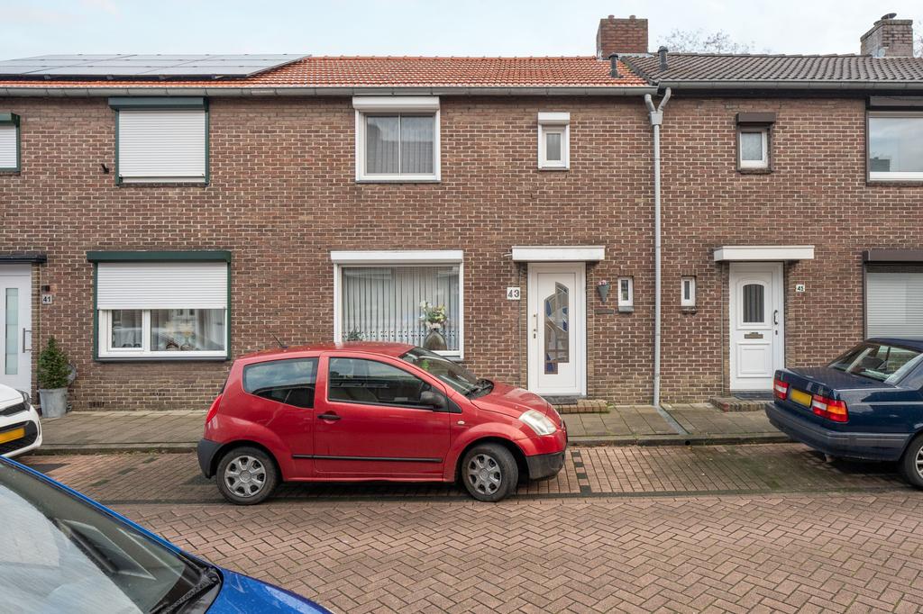Huis Dorpstraat 43 in Buchten