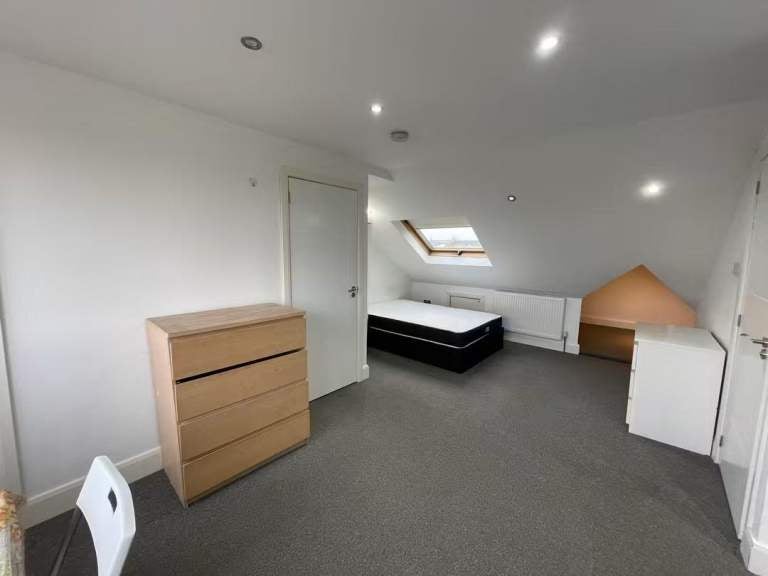 Flat Park Close in Greater London