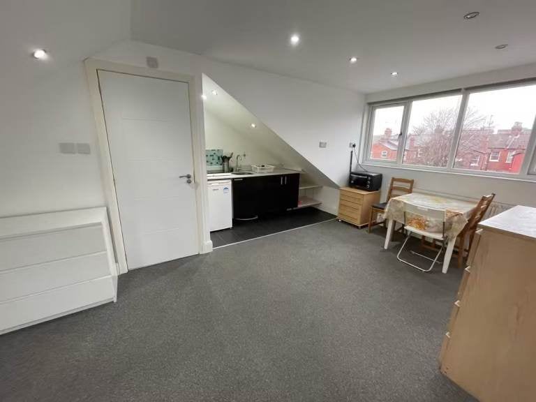 Flat Park Close in Greater London
